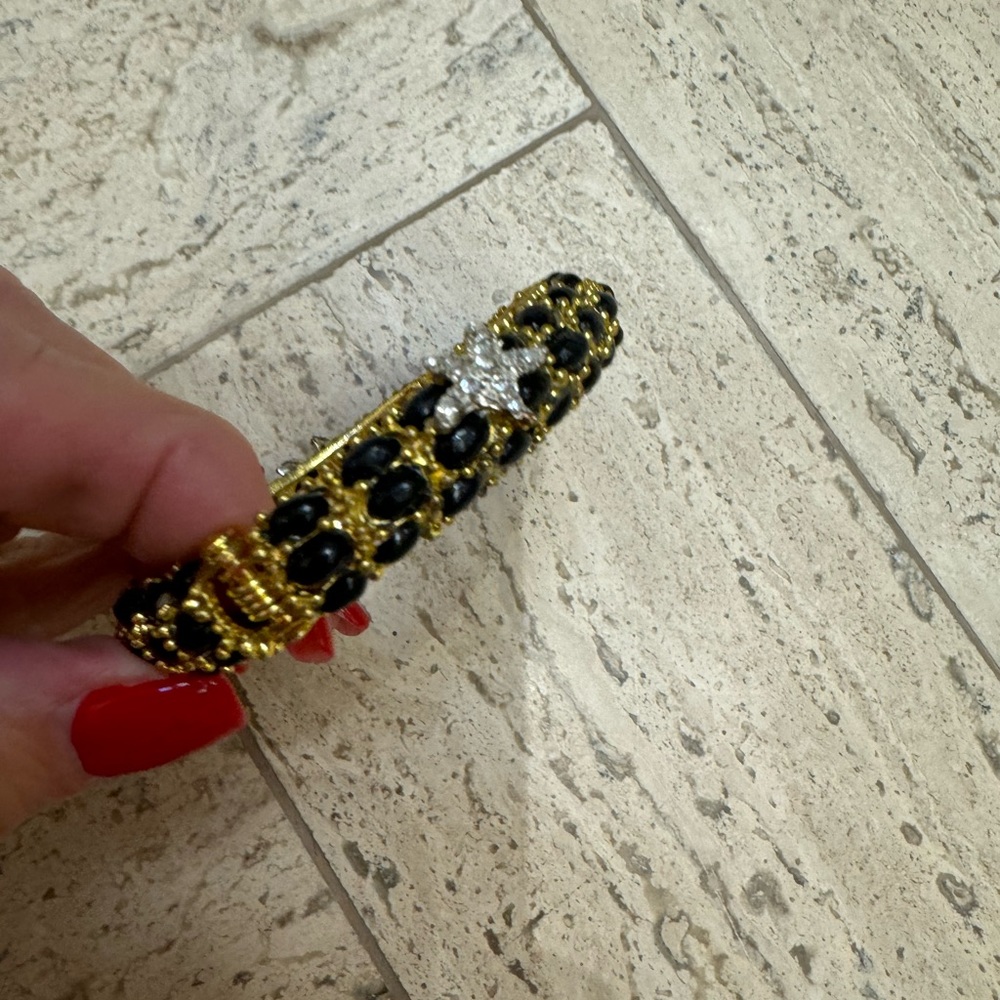Gorgeous bangle - Picture 2 of 2